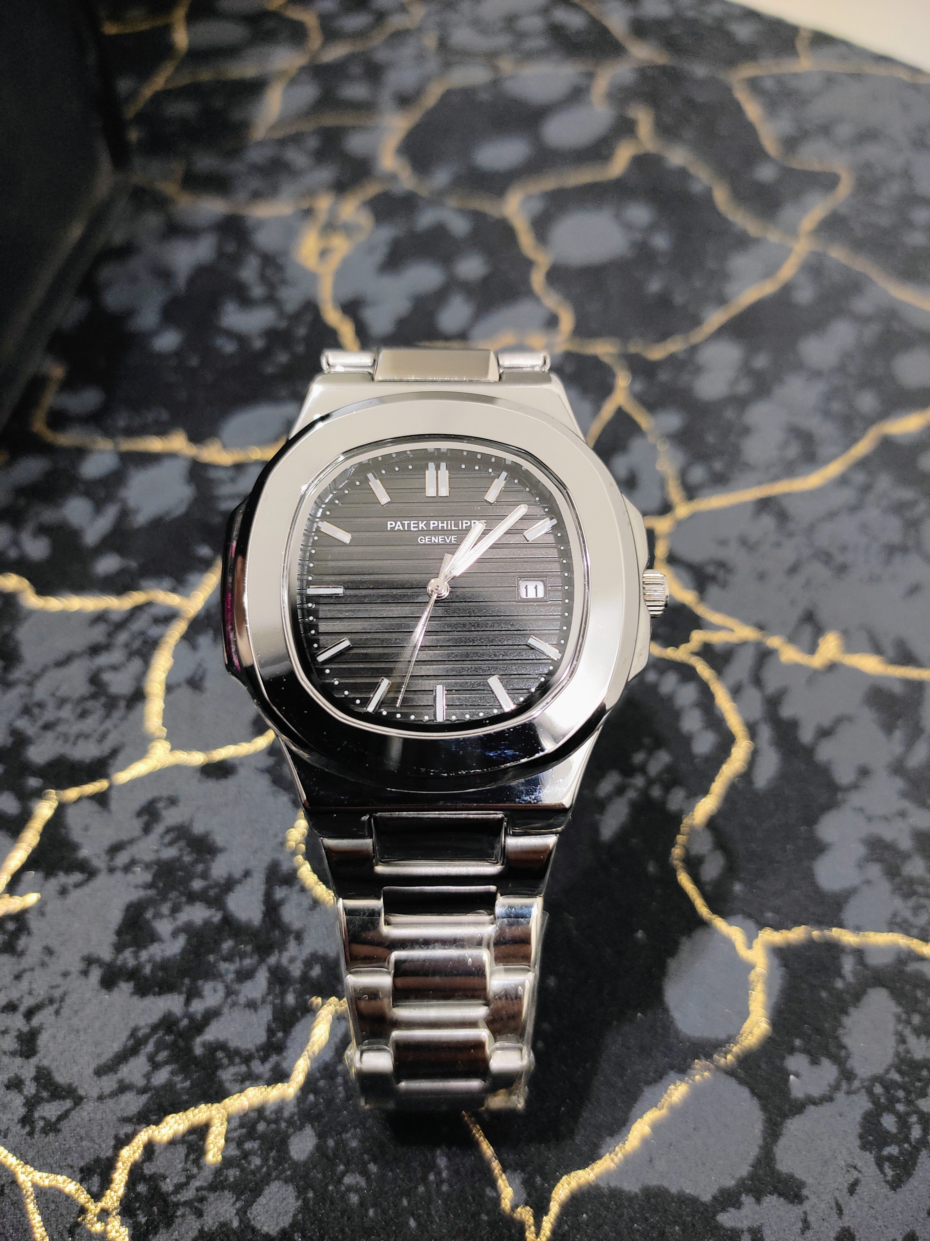 DialKing Atelier — Collector Grade Dress Watch | Exhibition Caseback | 21 Jewel Auto | Pakistan